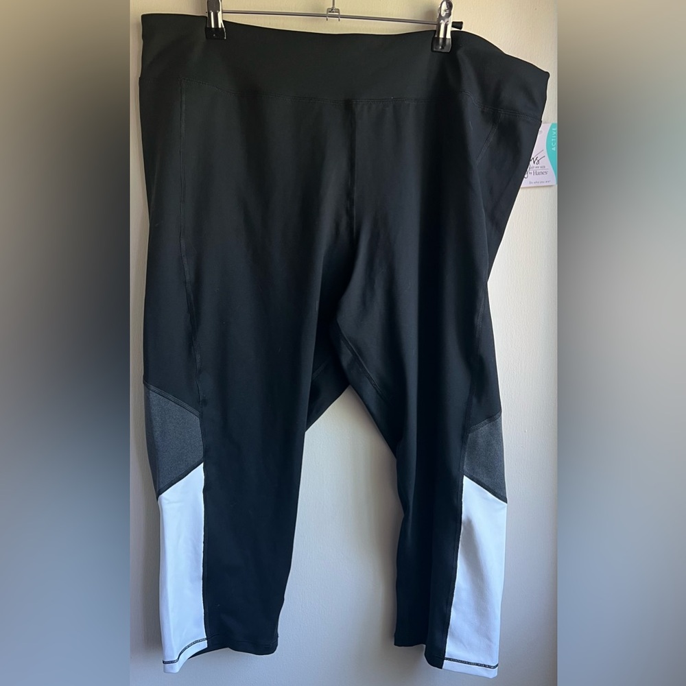 NWT Just My Size by Hanes Black and White Capri Leggings